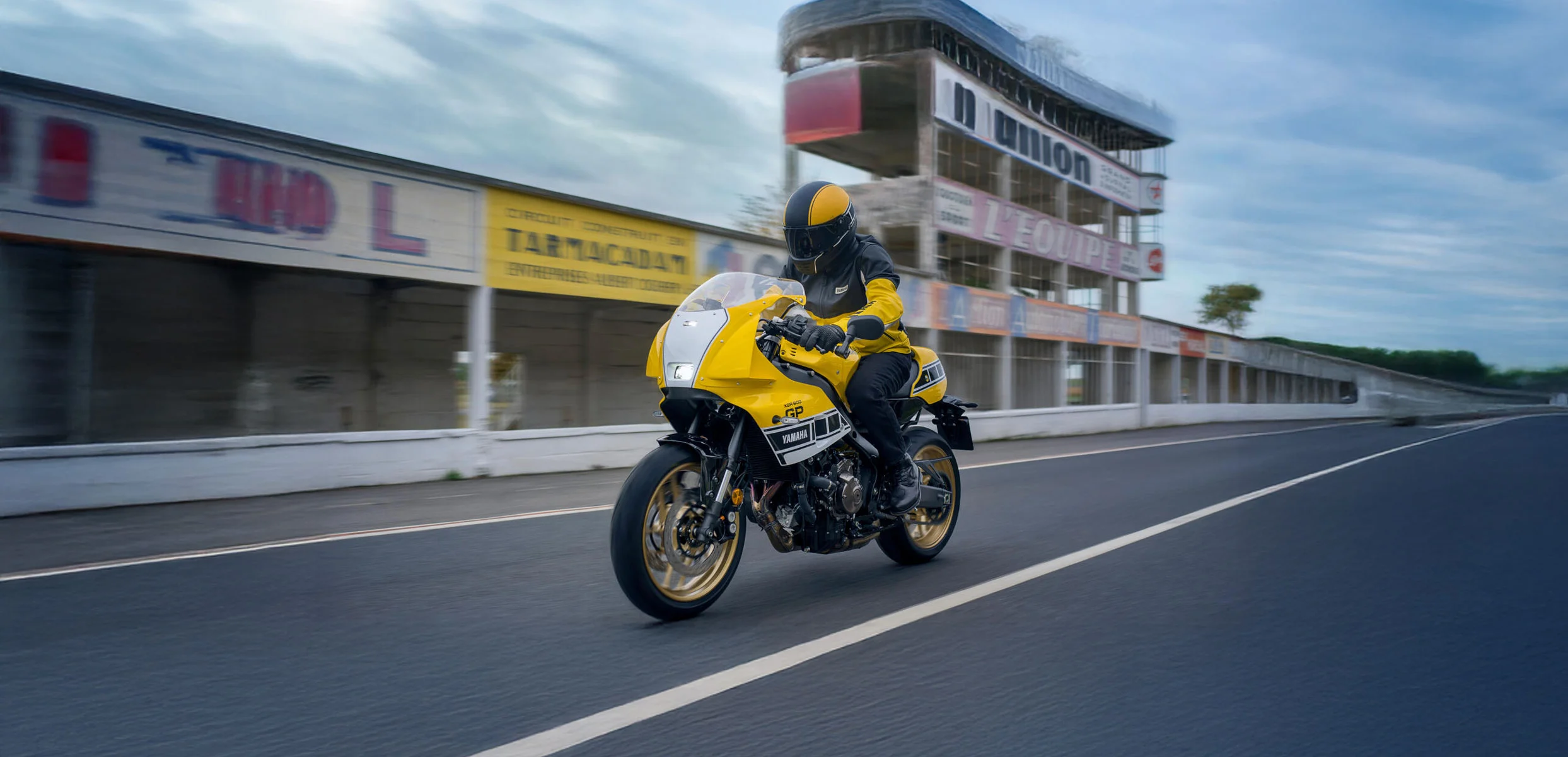 Đánh giá Yamaha XSR900 GP 2026: kết hợp di sản xe đua retro và sức mạnh hiện đại