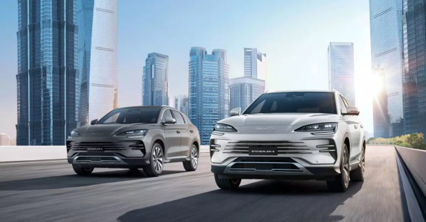 So sánh ô tô điện và xe hybrid sạc điện tại thị trường Việt Nam năm 2026