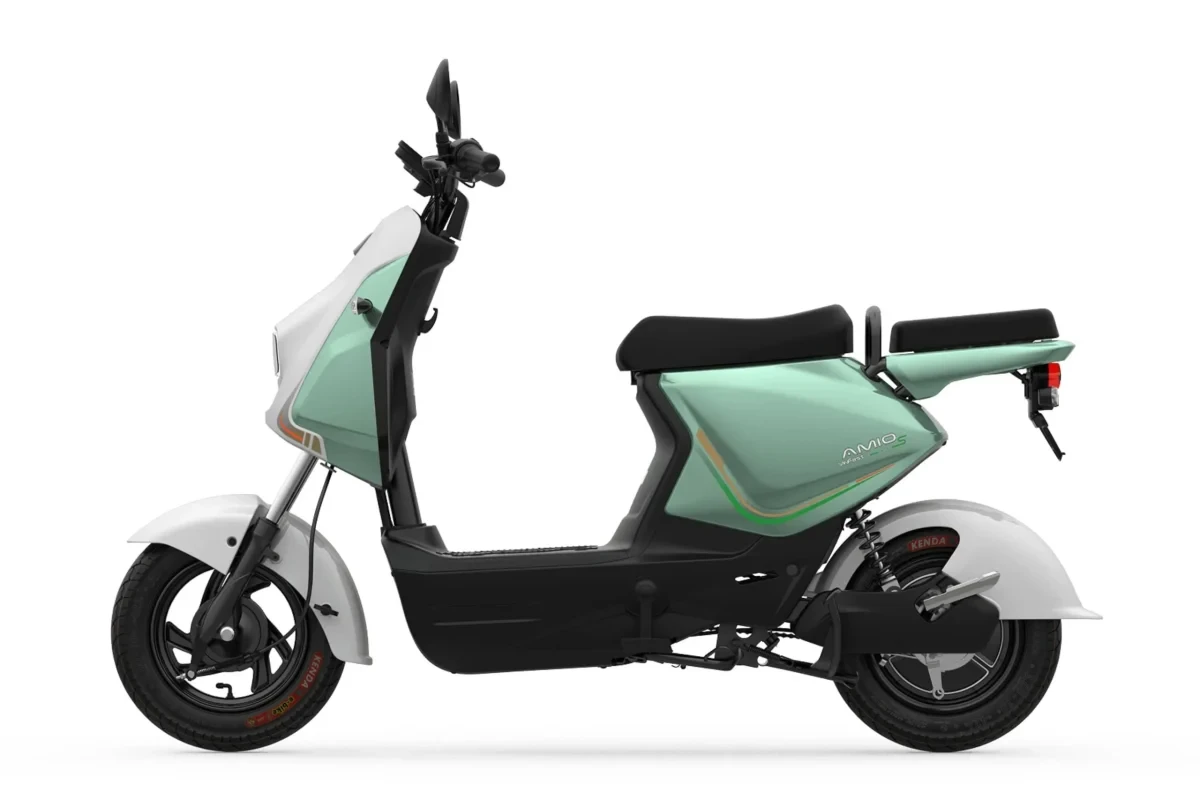Cận cảnh VinFast Amio S2 giá 12 triệu đồng: Xe điện nhỏ gọn cho học sinh