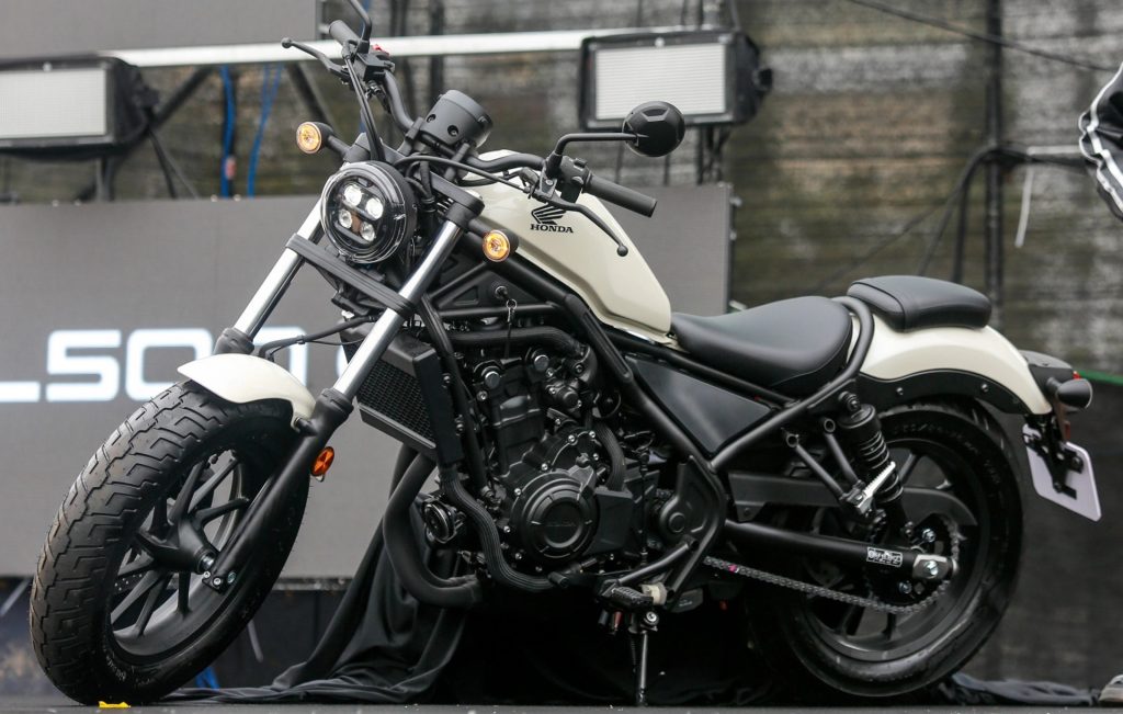 Honda Việt Nam triệu hồi gần 750 xe phân khối lớn do rủi ro ở khóa tay lái và động cơ