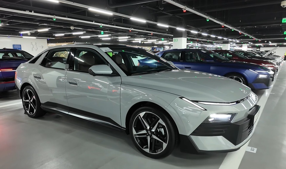 Hyundai Elantra 2027 ra mắt: Kích thước lớn hơn, nâng cấp động cơ và công nghệ AI