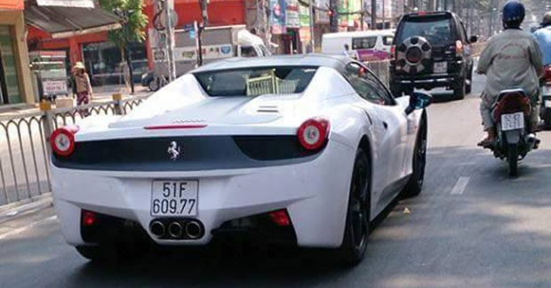 Ferrari 458 Spider Tại Việt Nam: Dòng Siêu Xe Mui Trần Đột Phá Hút Khách Chơi Xe