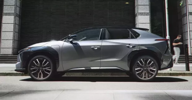Chính sách trợ cấp mới giúp giá xe điện Toyota bZ4X giảm một nửa tại Nhật Bản