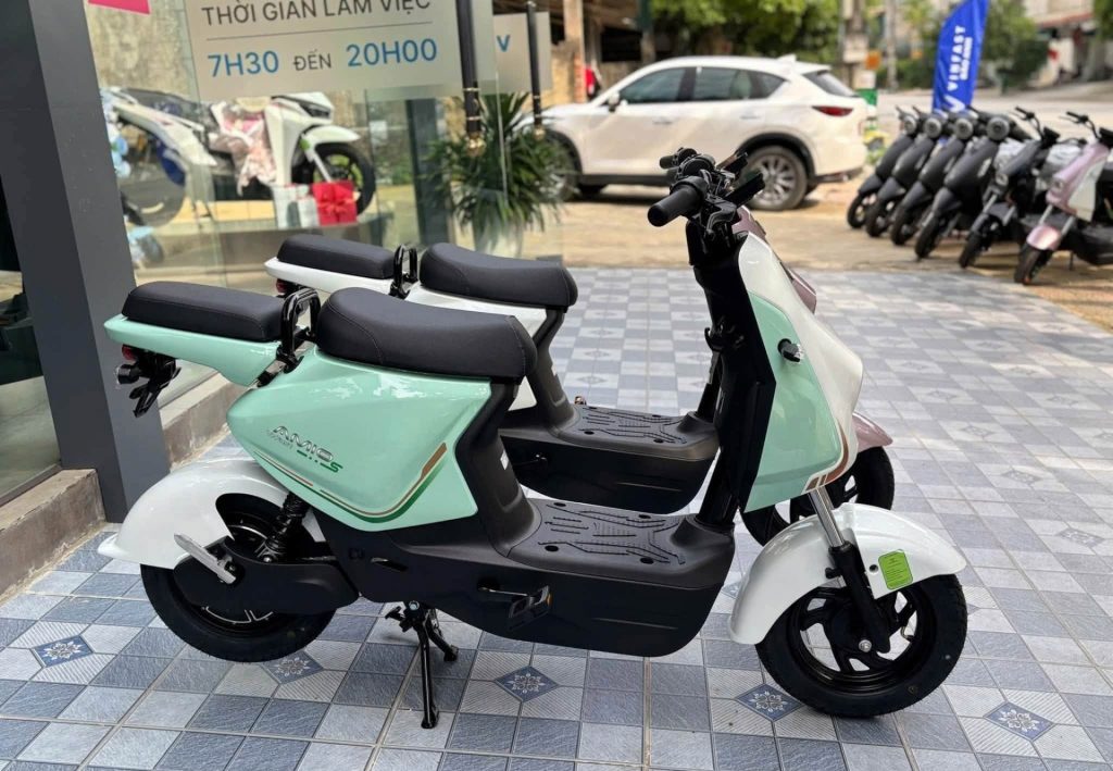 Cận cảnh VinFast Amio S2 giá 12 triệu đồng: Xe điện nhỏ gọn cho học sinh