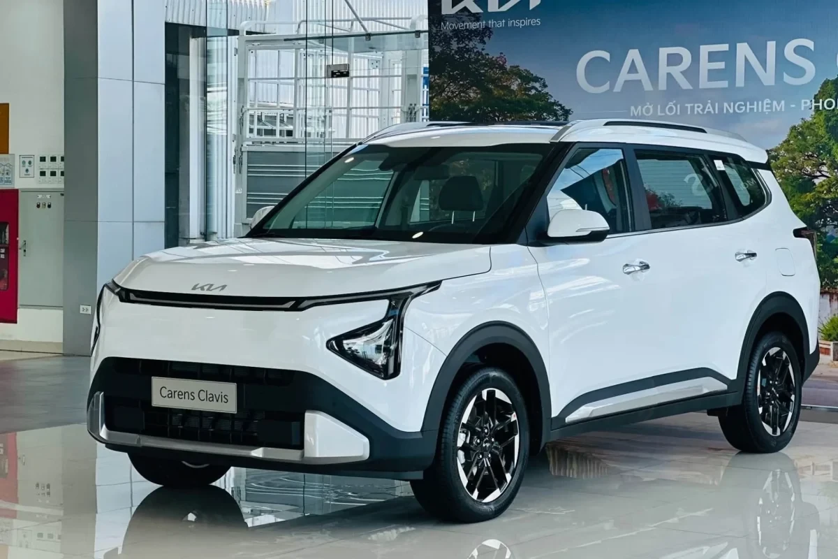 Kia Carens Clavis lộ giá tạm tính từ 639 triệu đồng tại đại lý