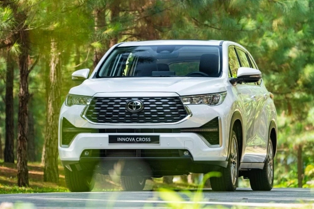 Doanh số MPV tháng 8/2026: Innova Cross soán ngôi Xpander