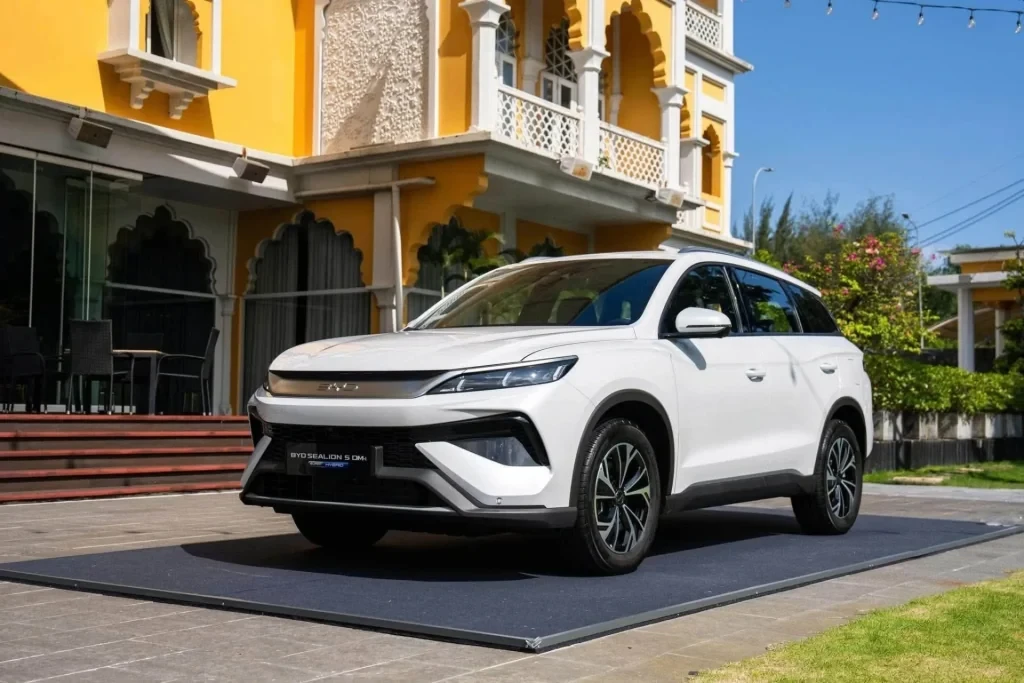BYD Sealion 5 DM-i bản tiêu chuẩn: Giá ưu đãi 659 triệu đồng