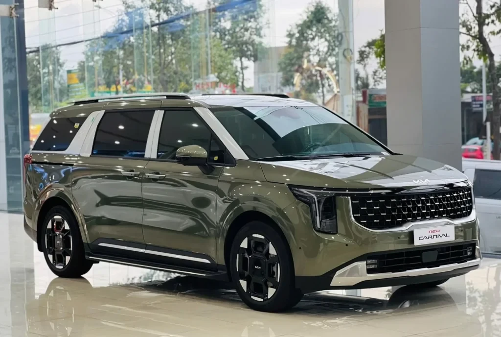 Kia Carnival giảm giá 170 triệu đồng tại đại lý
