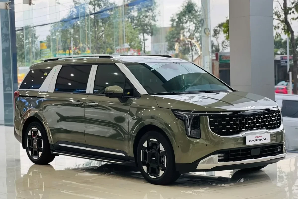 Kia Carnival giảm giá 170 triệu đồng tại đại lý