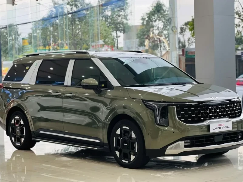 Kia Carnival giảm giá 170 triệu đồng tại đại lý