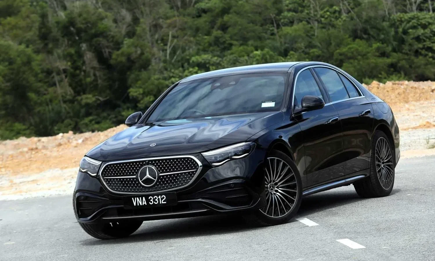 Mercedes-Benz E 350e sắp về Việt Nam