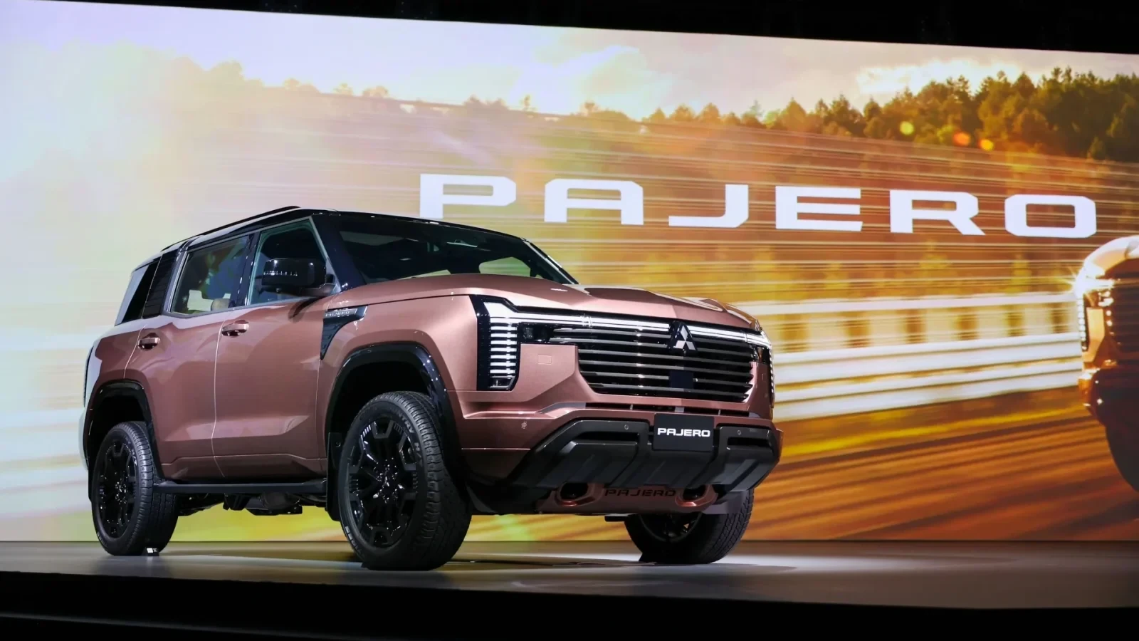 Mitsubishi Pajero thế hệ mới: Hút khách bất ngờ tại Nhật
