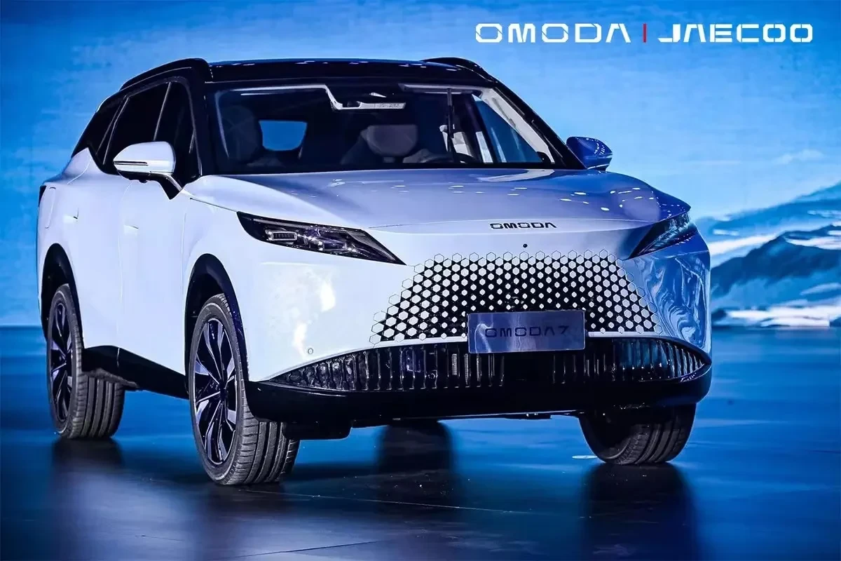 Omoda C7 SHS-H ra mắt: Xe hybrid trang bị pin 5 kWh