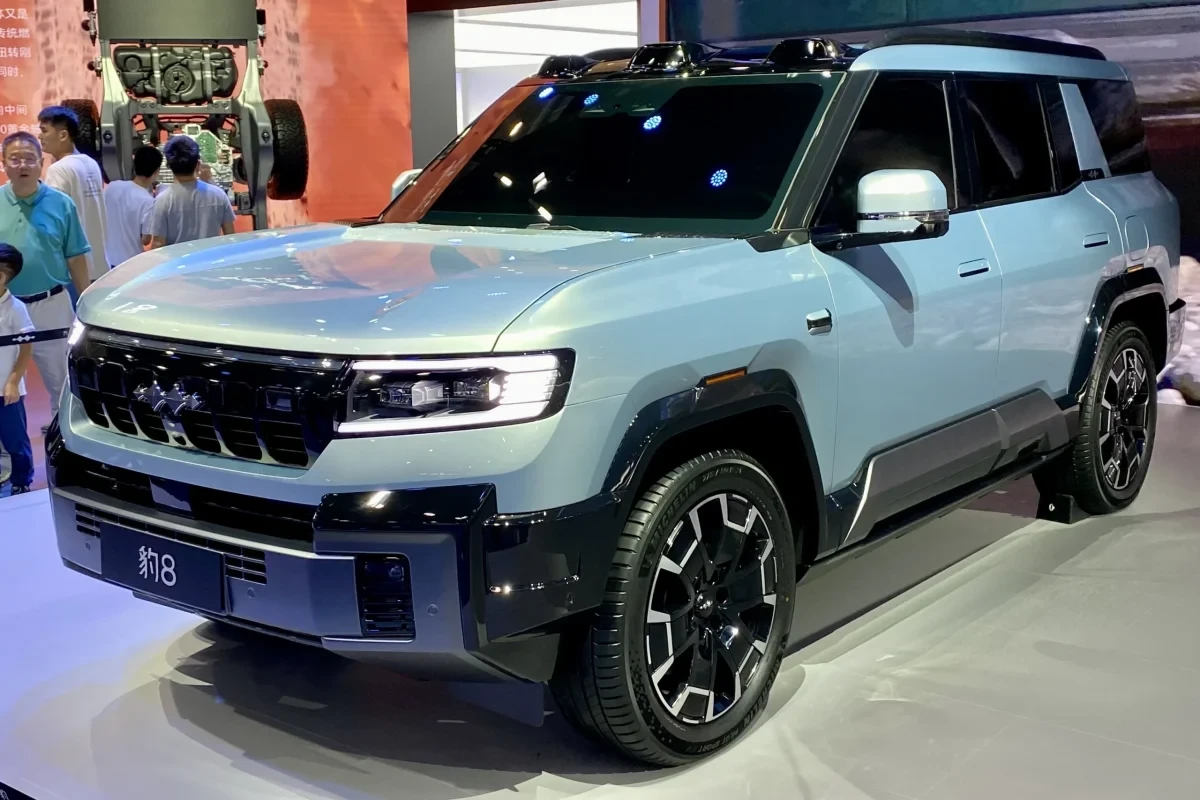 SUV Trung Quốc chạy ba bánh trên phố: Thực hư công nghệ