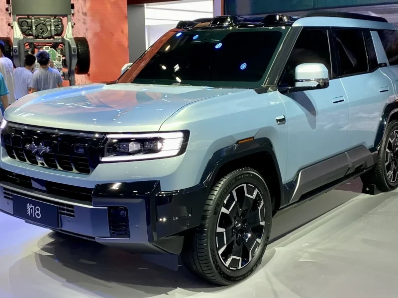 SUV Trung Quốc chạy ba bánh trên phố: Thực hư công nghệ