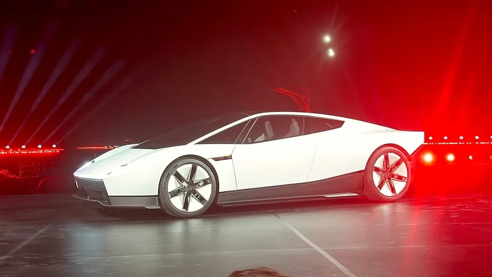 Tesla Roadster: Siêu xe điện hiệu suất cao hẹn về 2028