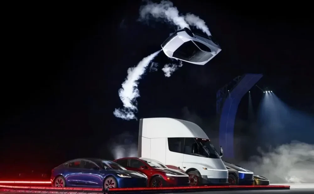 Tesla Roadster: Siêu xe điện hiệu suất cao hẹn về 2028