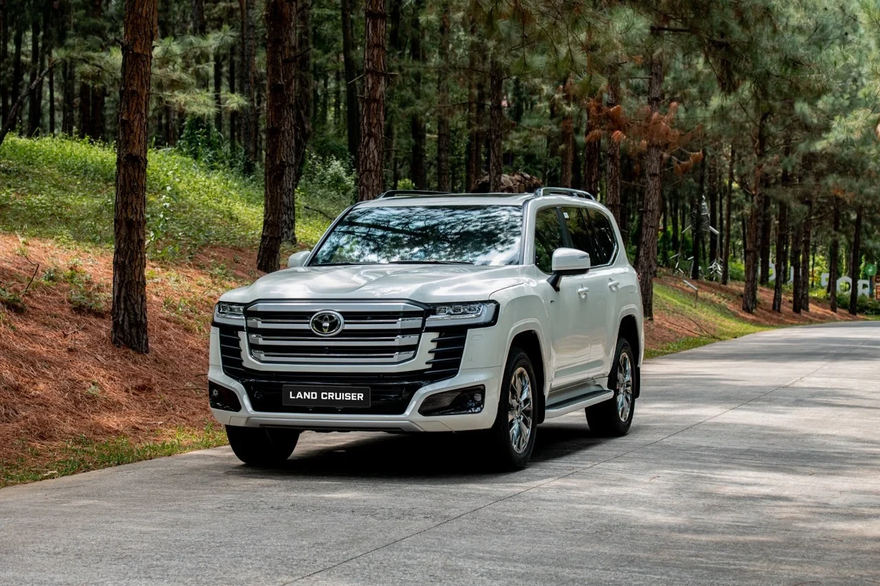 Toyota Land Cruiser HEV: Hút khách Việt, doanh số vượt trội